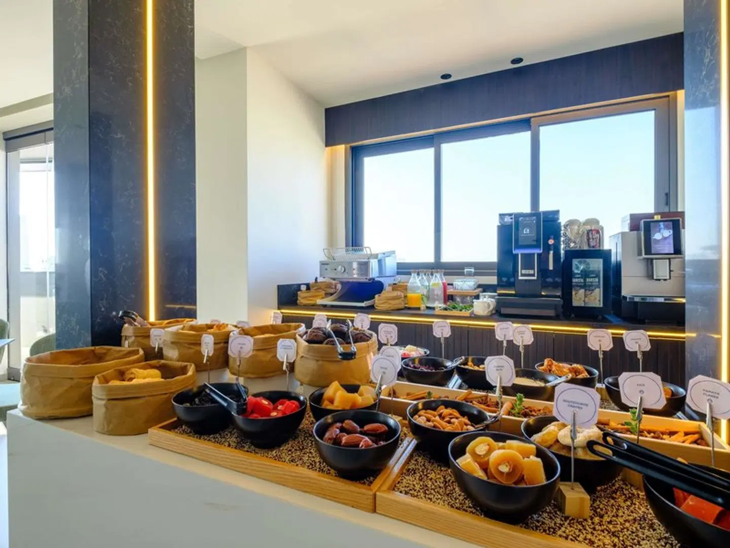 Mercure Larnaca Finikoudes Beach Restaurant