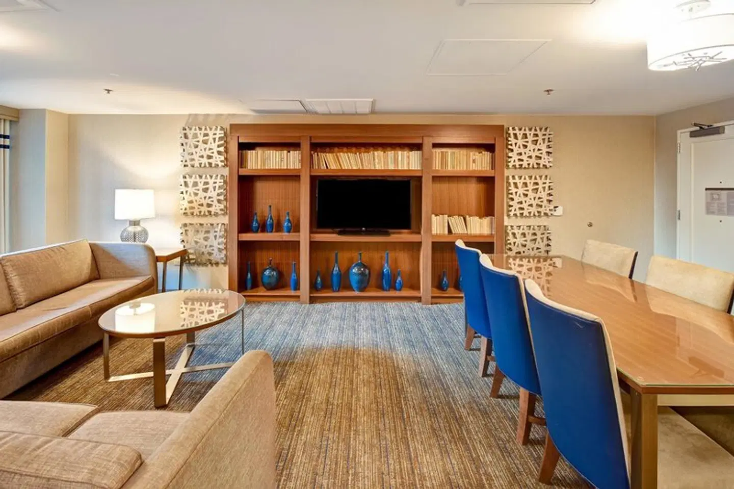 Embassy Suites by Hilton Chicago Downtown Magnificent Mile LOUNGE_LOBBY