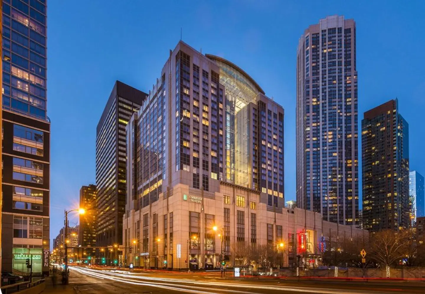 Embassy Suites by Hilton Chicago Downtown Magnificent Mile EXTERIOR