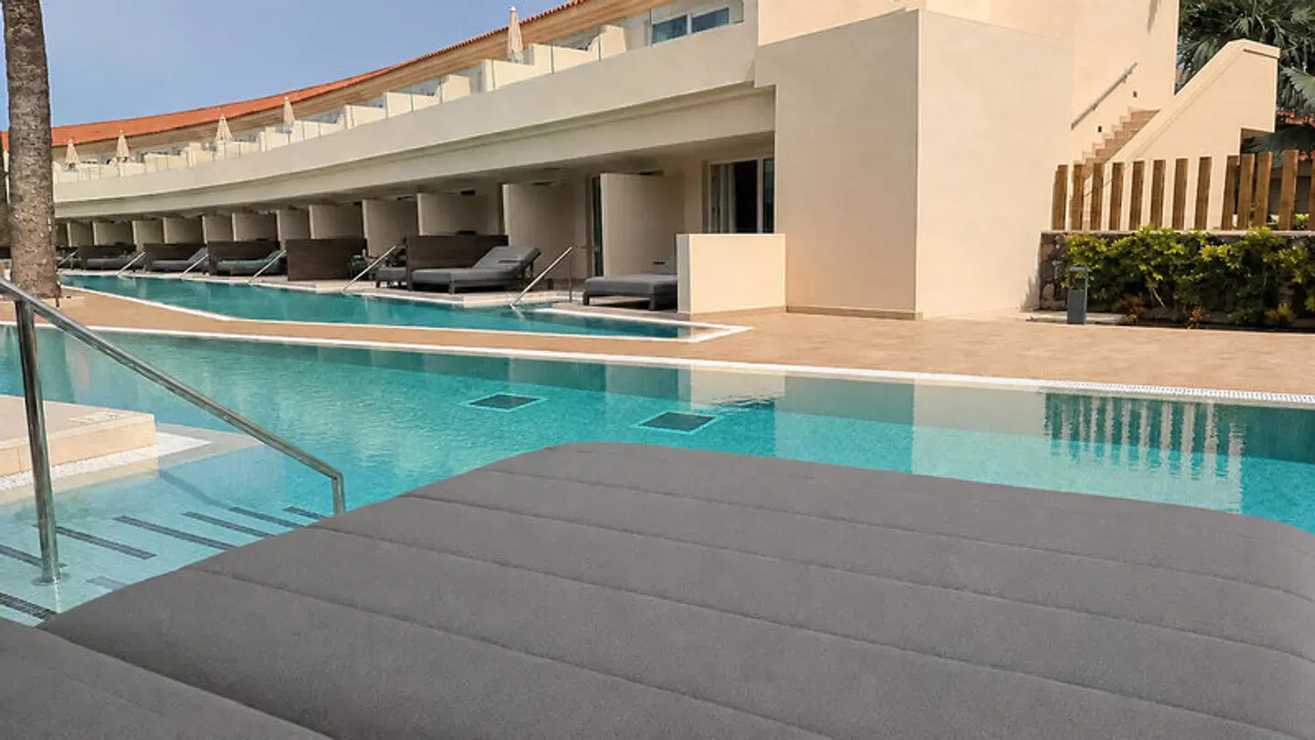 HD Lobos Natura Emblem Collection Adults Only OUTDOOR_POOL