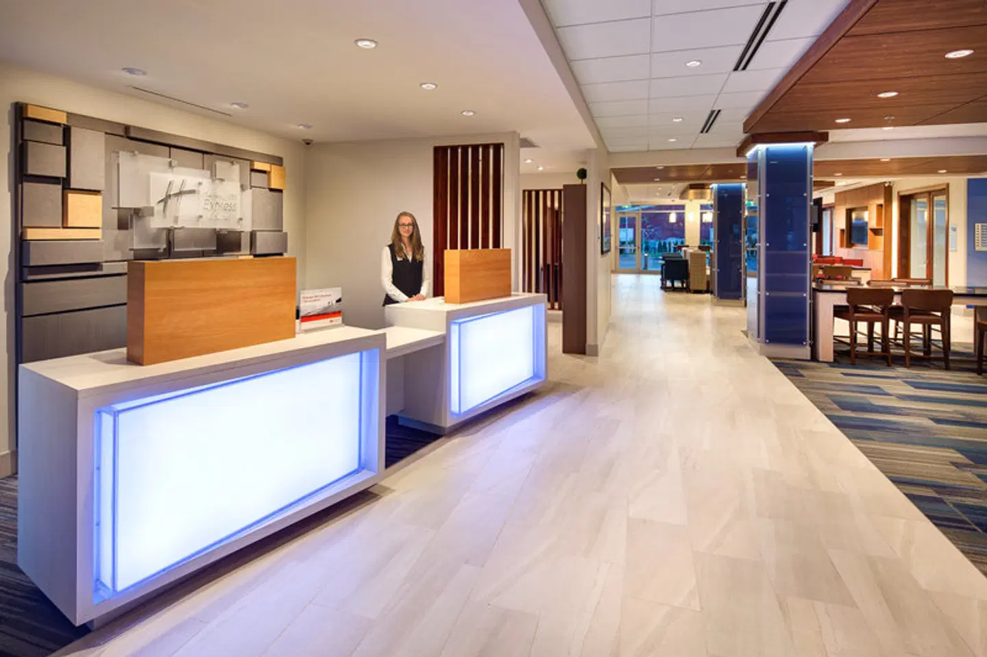 Holiday Inn Express & Suites Terrace by IHG LOUNGE_LOBBY