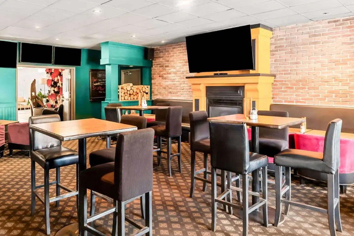 Best Western Cowichan Valley Inn Bar