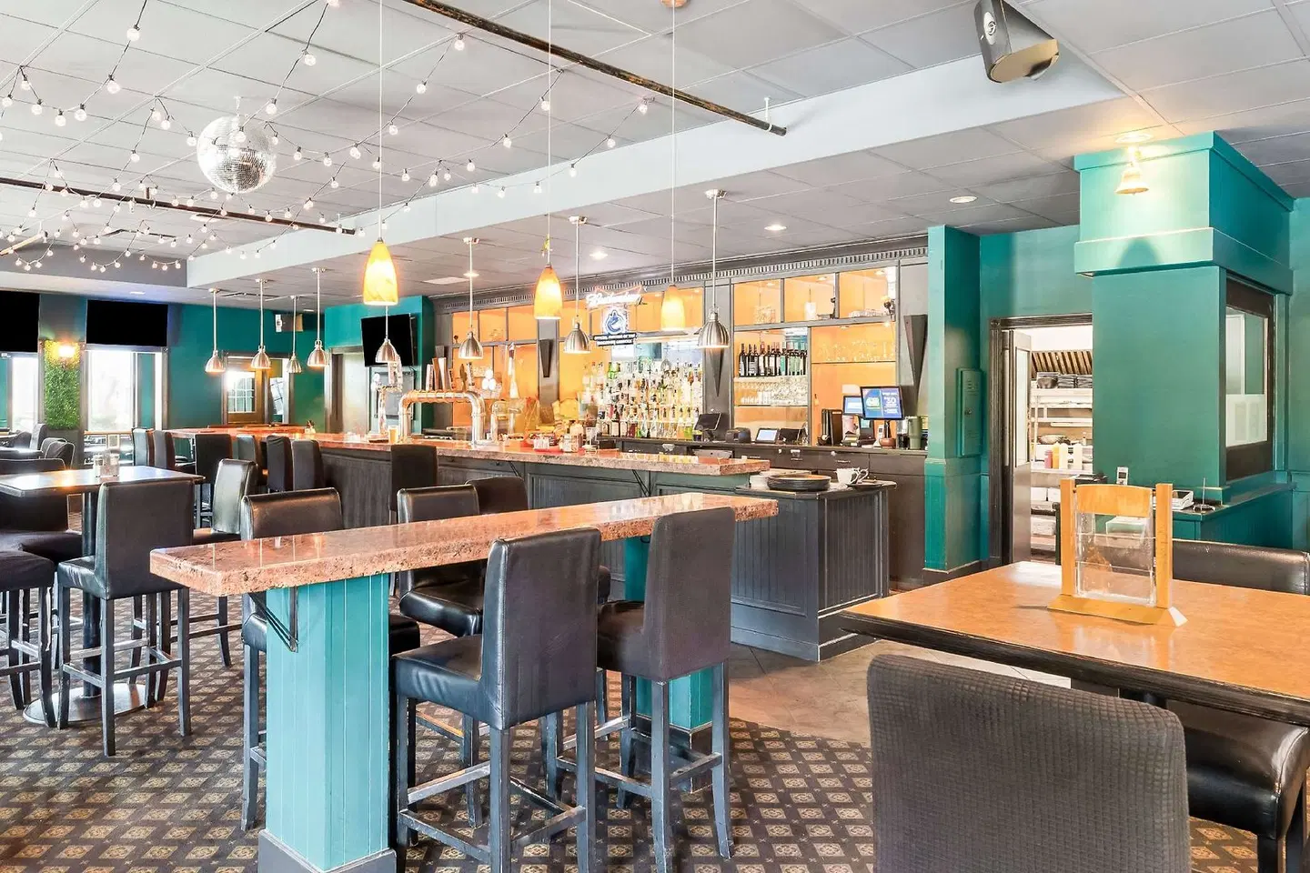 Best Western Cowichan Valley Inn Bar