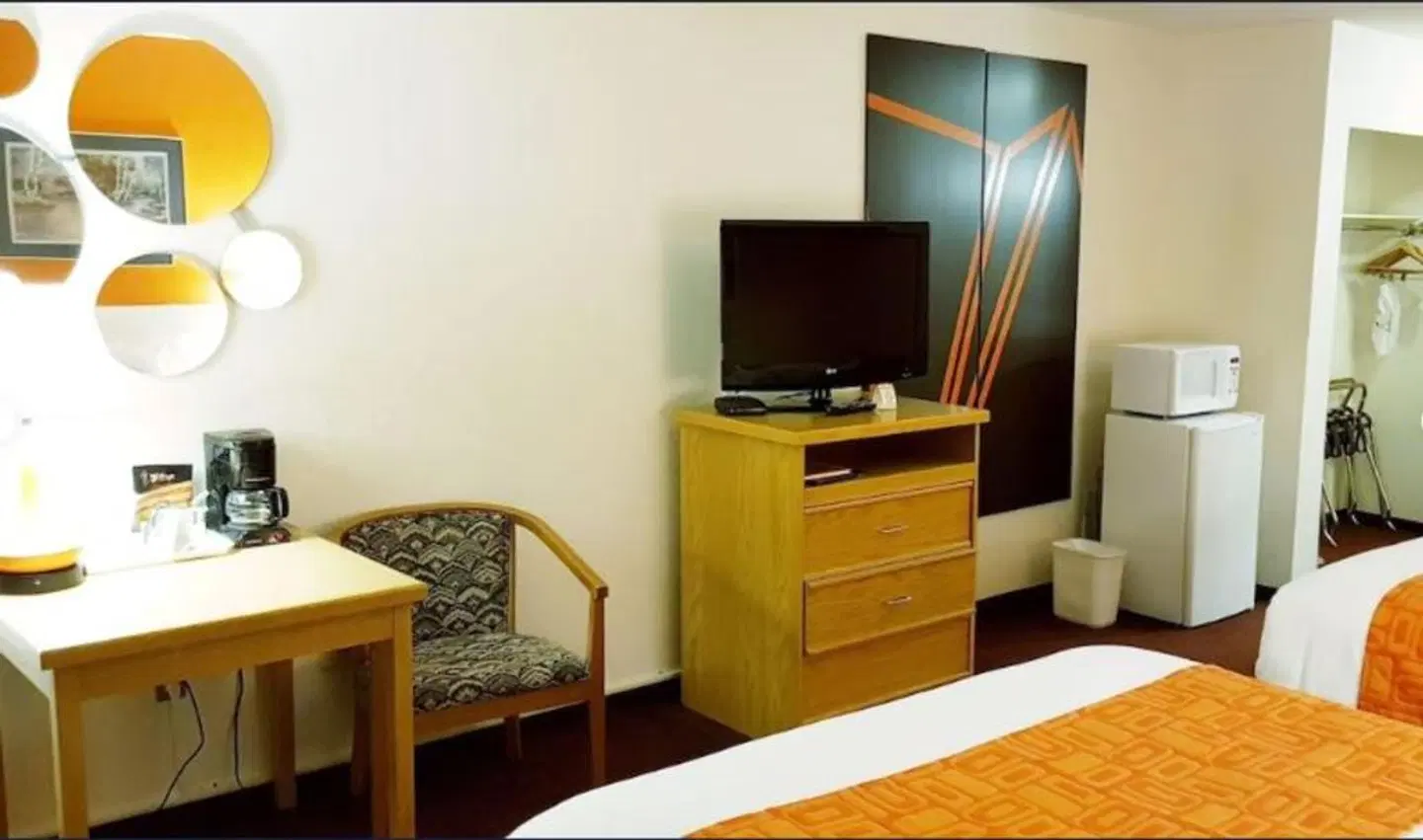 Howard Johnson Fort St. John ROOM_EXAMPLE