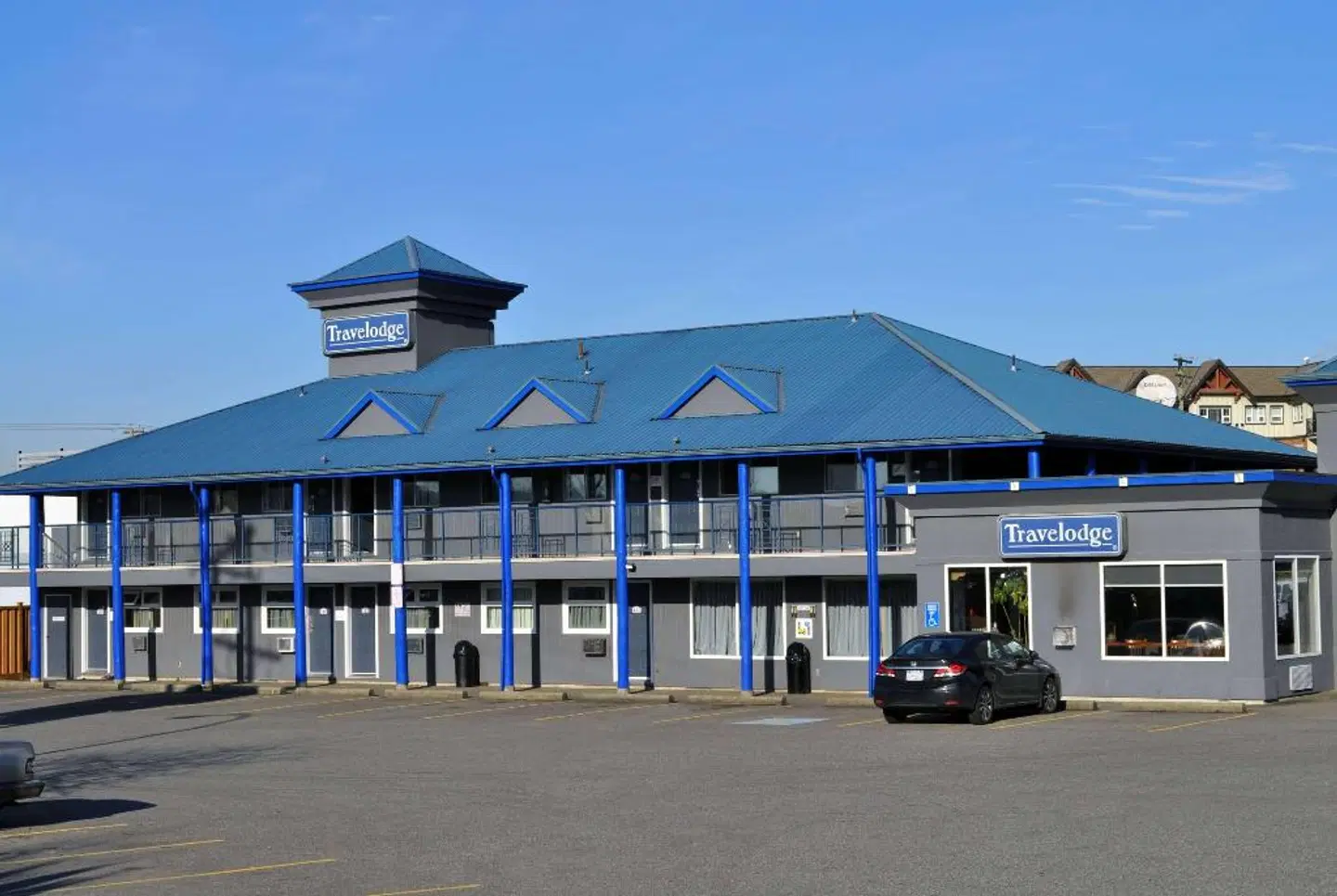 Travelodge Langley City EXTERIOR