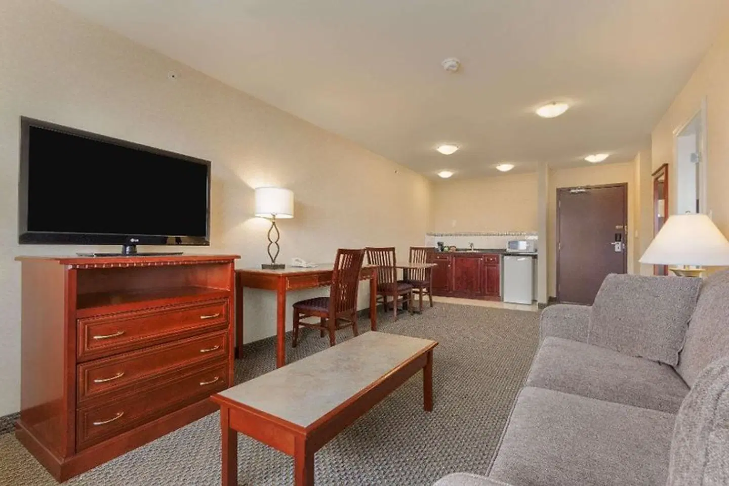 Days Inn & Suites by Wyndham Langley ROOM_EXAMPLE