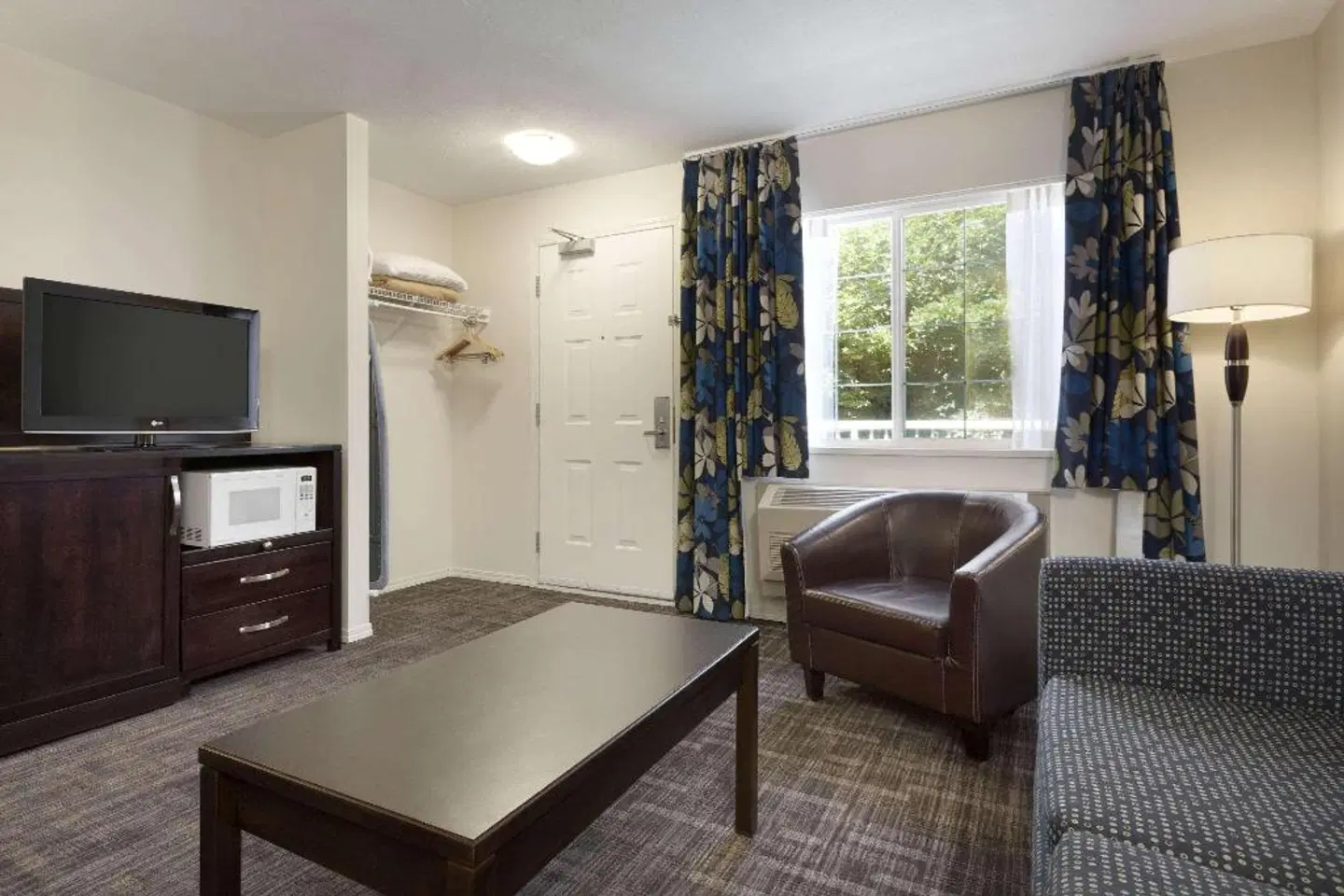 Days Inn by Wyndham Kelowna ROOM_EXAMPLE