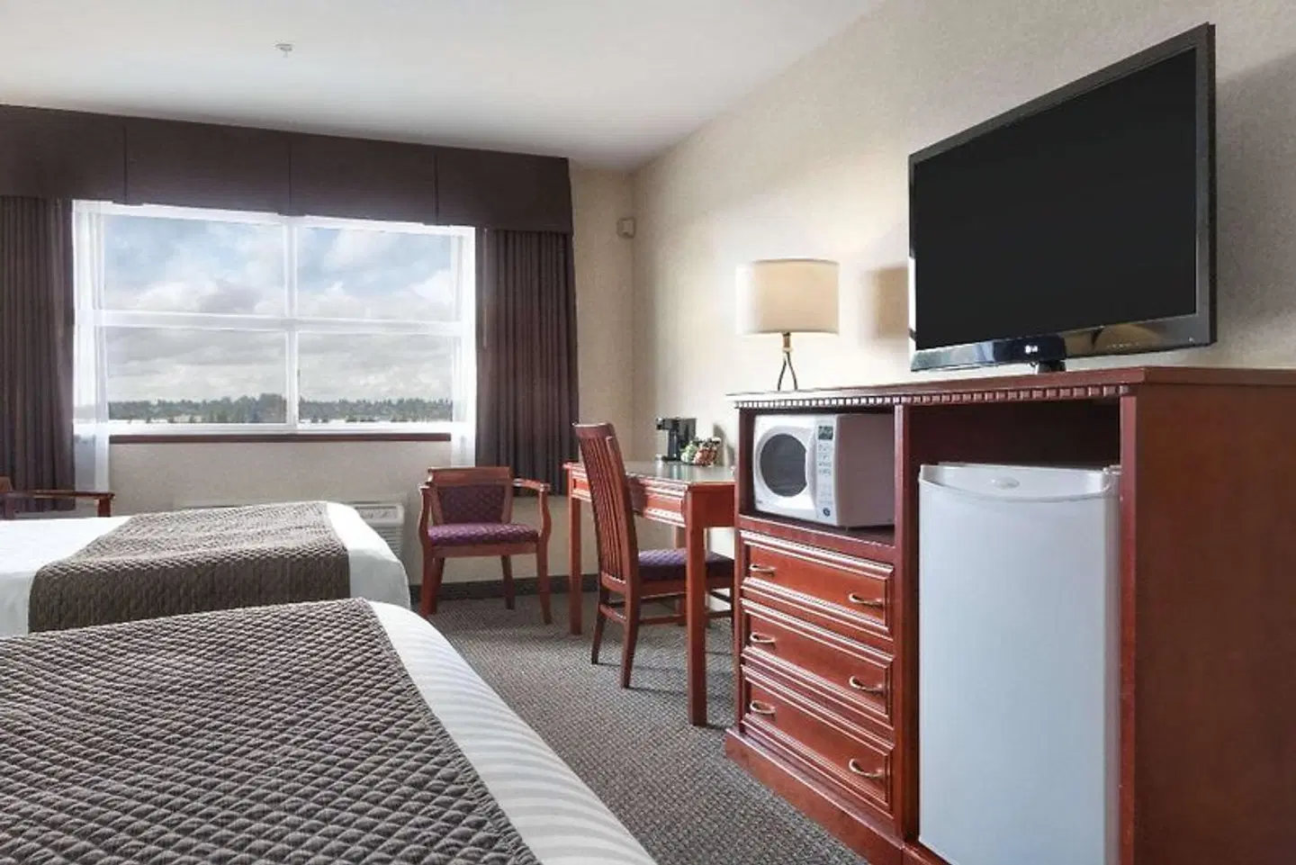 Days Inn & Suites by Wyndham Langley ROOM_EXAMPLE
