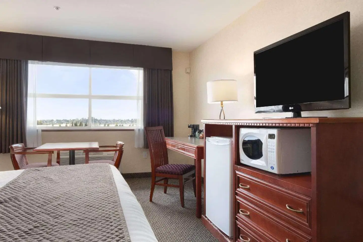 Days Inn & Suites by Wyndham Langley ROOM_EXAMPLE