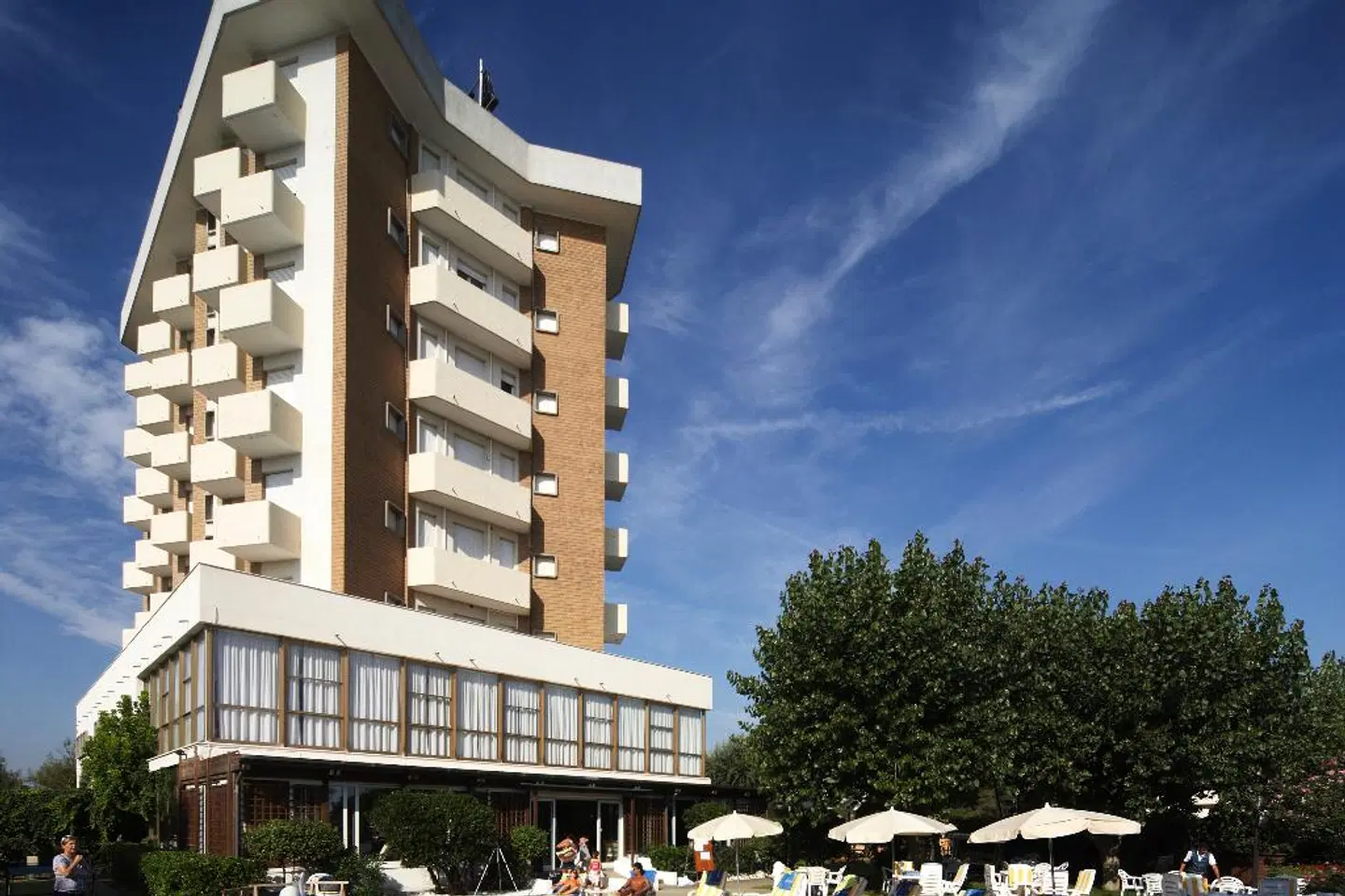 Alexandra Plaza Hotel EXTERIOR