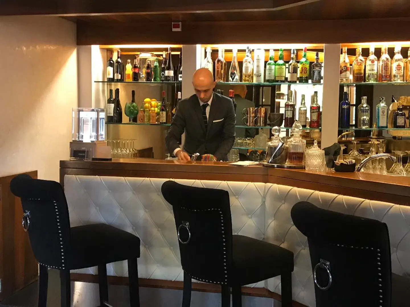 De La Ville Bar