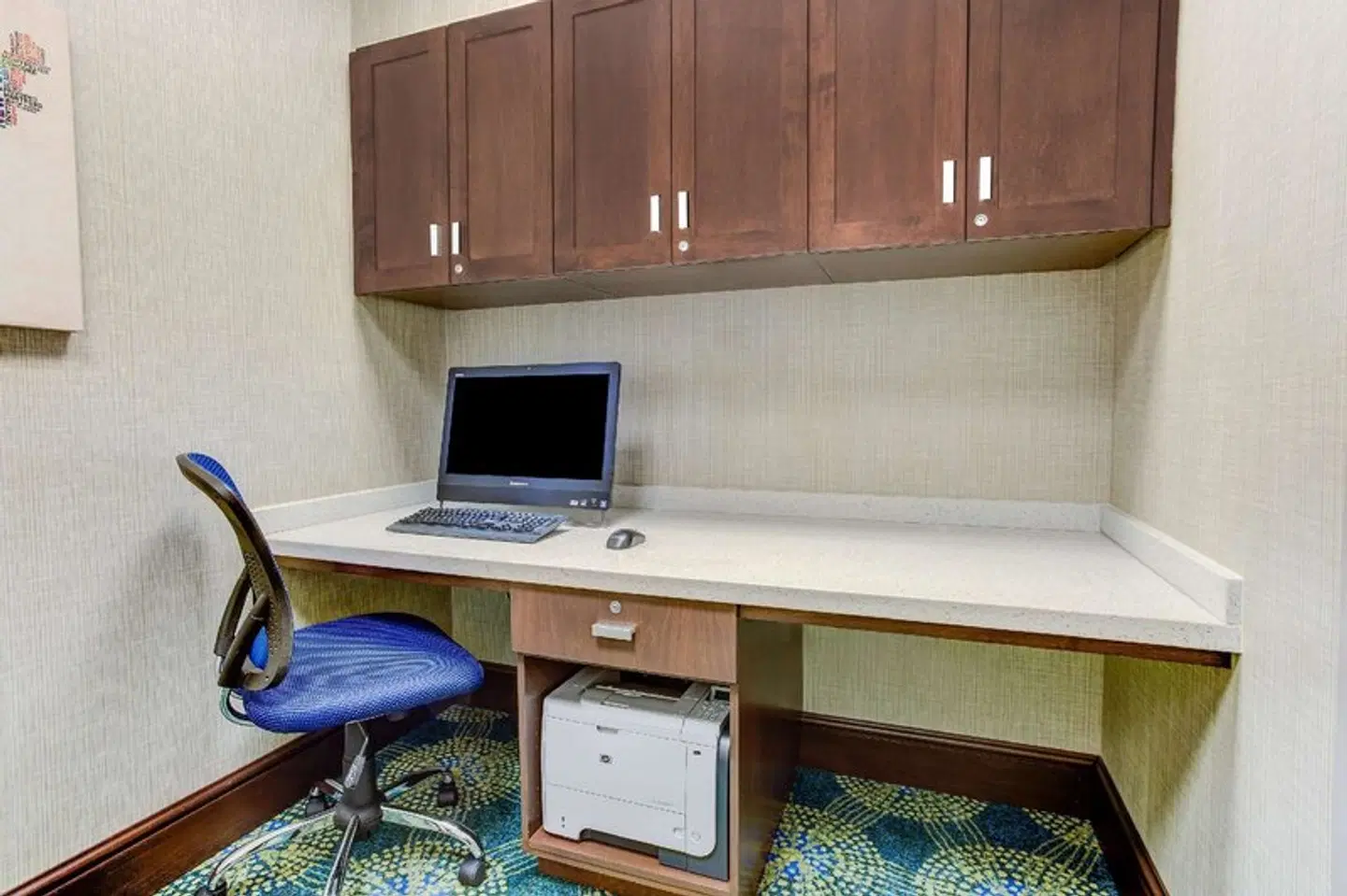 Hampton Inn & Suites Manchester ROOM_EXAMPLE