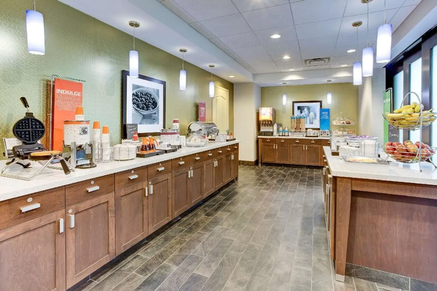 Hampton Inn & Suites Manchester Restaurant