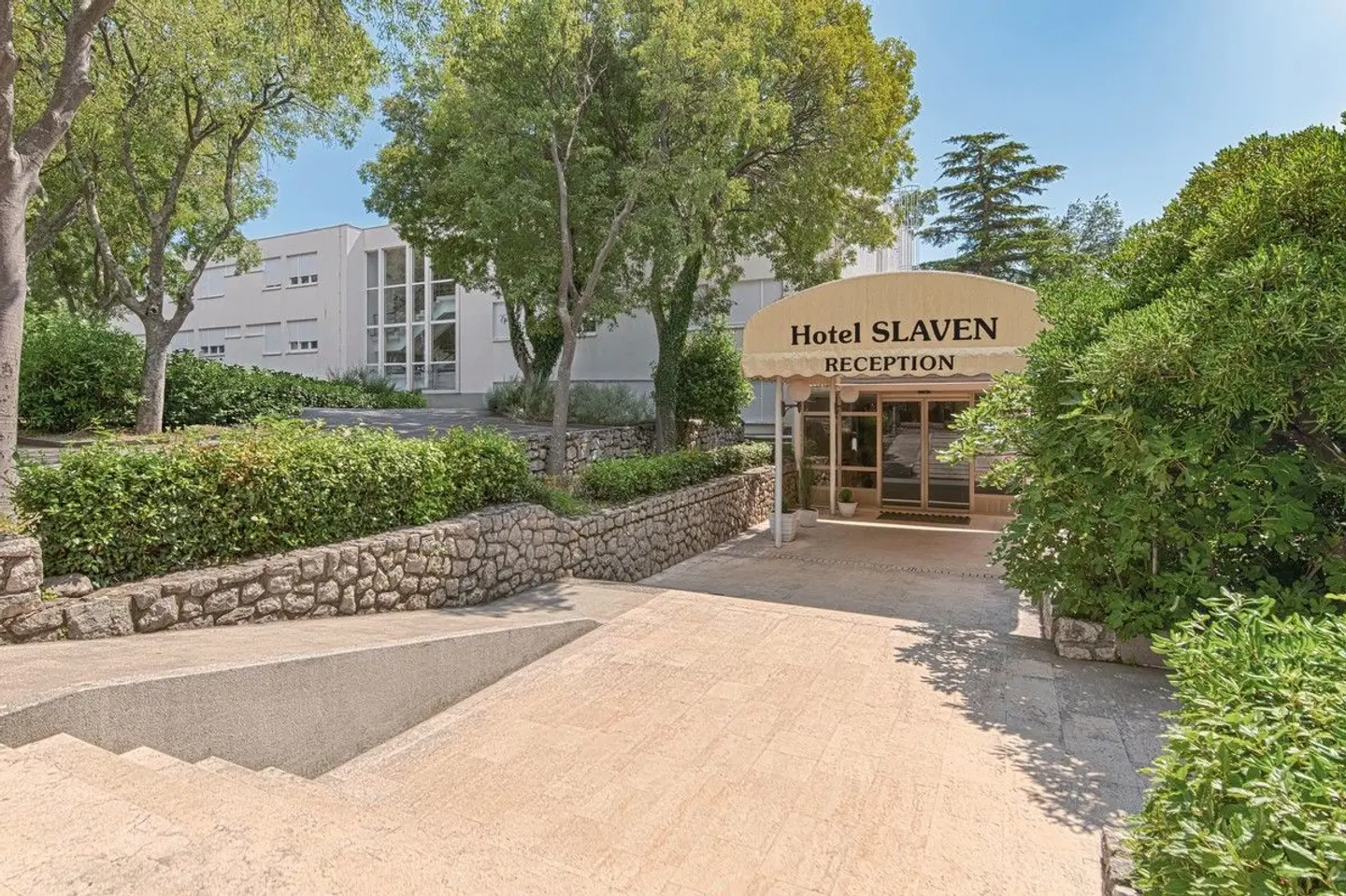 Slaven EXTERIOR