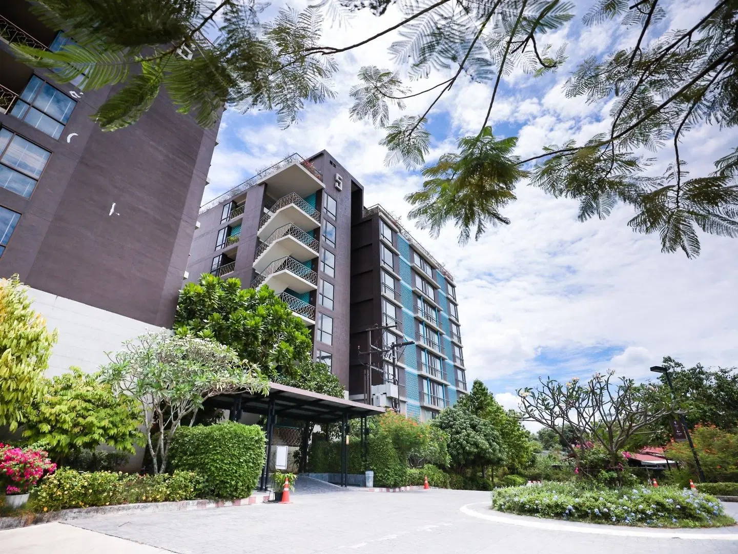 Balcony Courtyard Hotel & Serviced Apartment EXTERIOR
