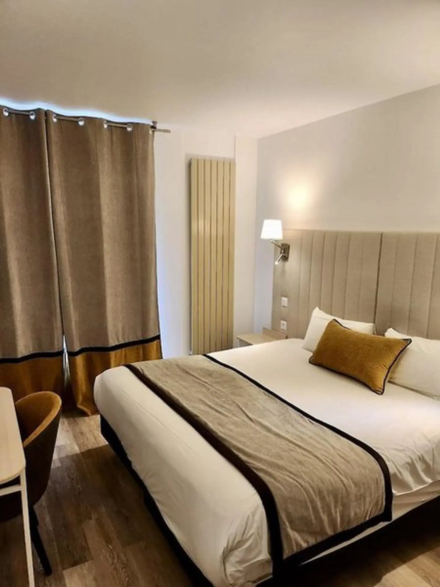 Derby Eiffel ROOM_EXAMPLE