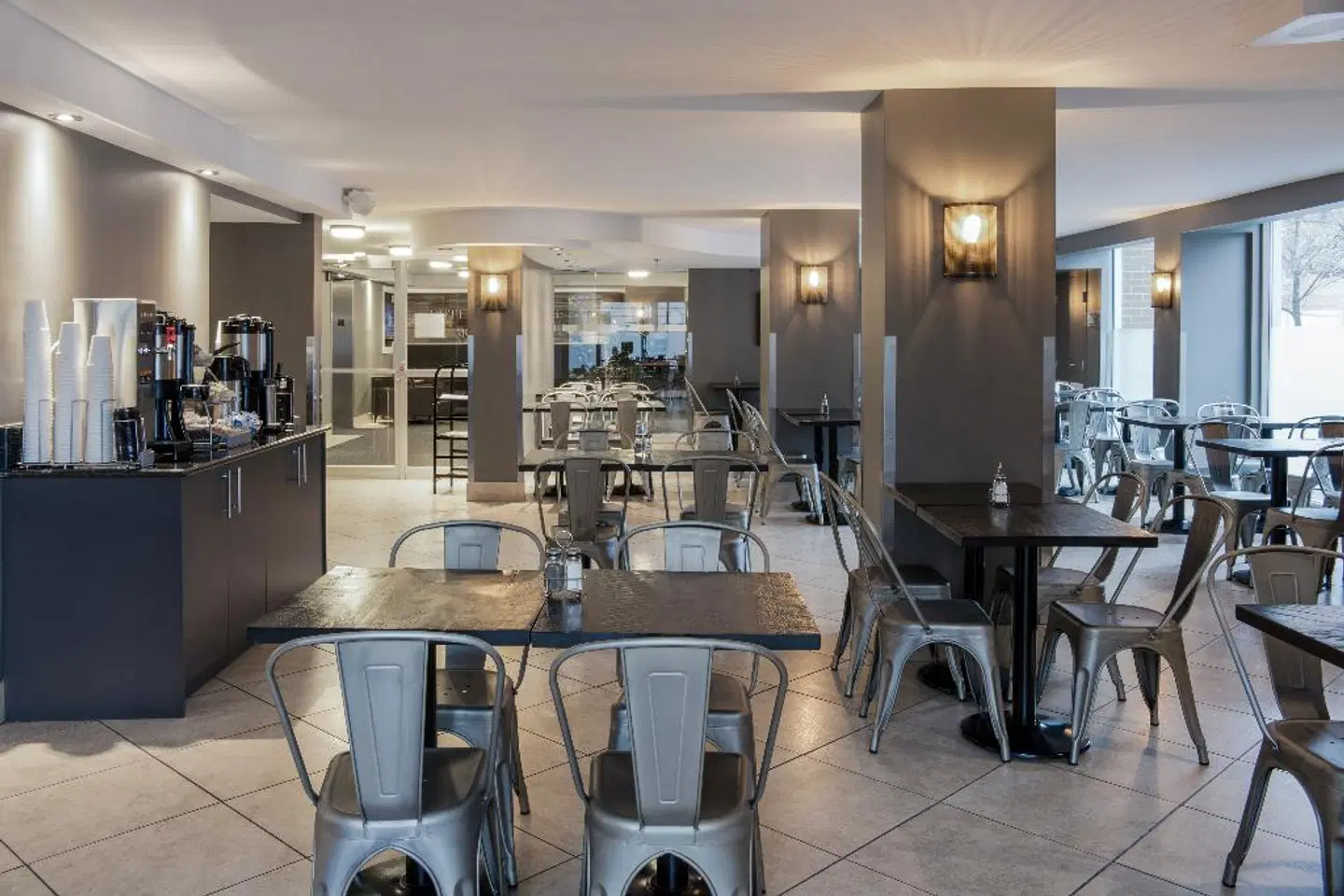 Hotel Faubourg Montreal Restaurant