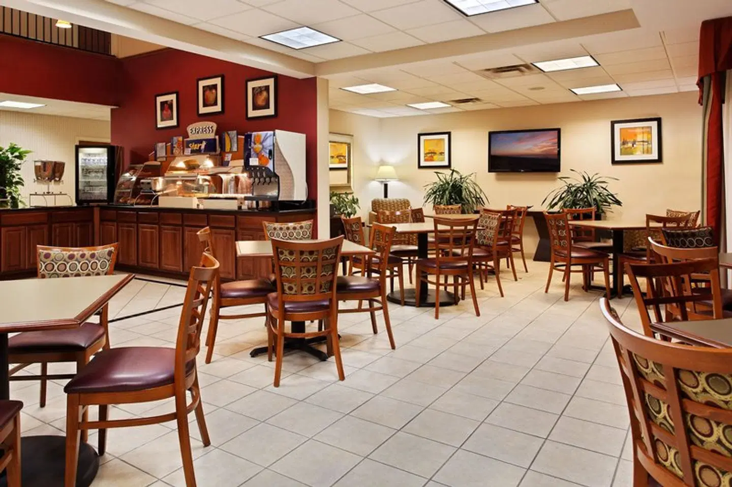 Holiday Inn Express & Suites Knoxville-North-I-75 Exit 112 by IHG Bar