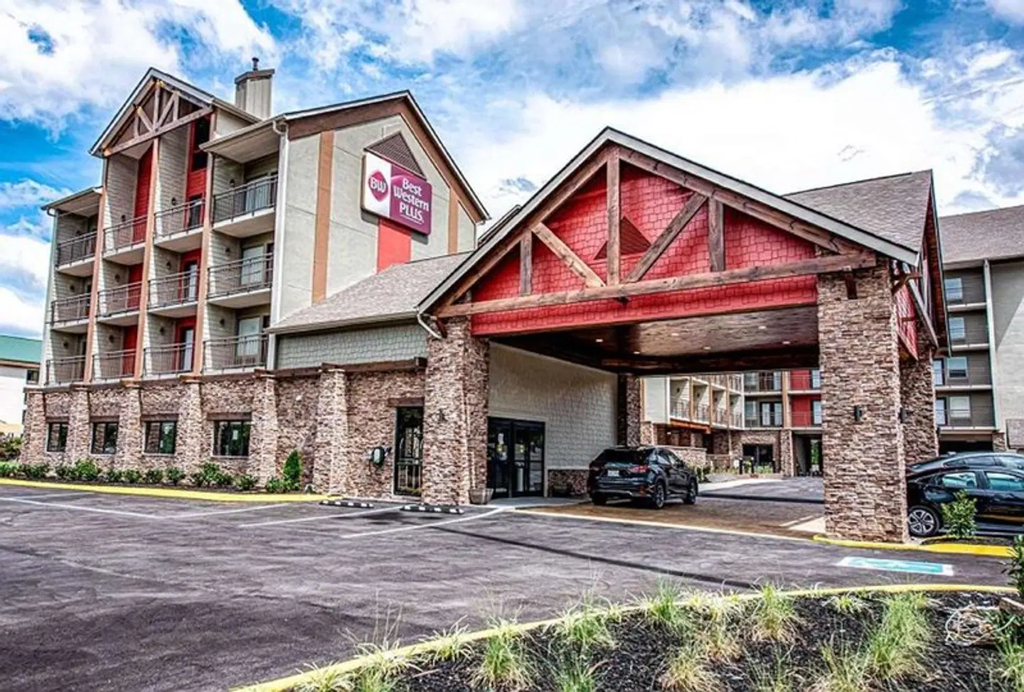 Best Western Plus Apple Valley Lodge Pigeon Forge EXTERIOR