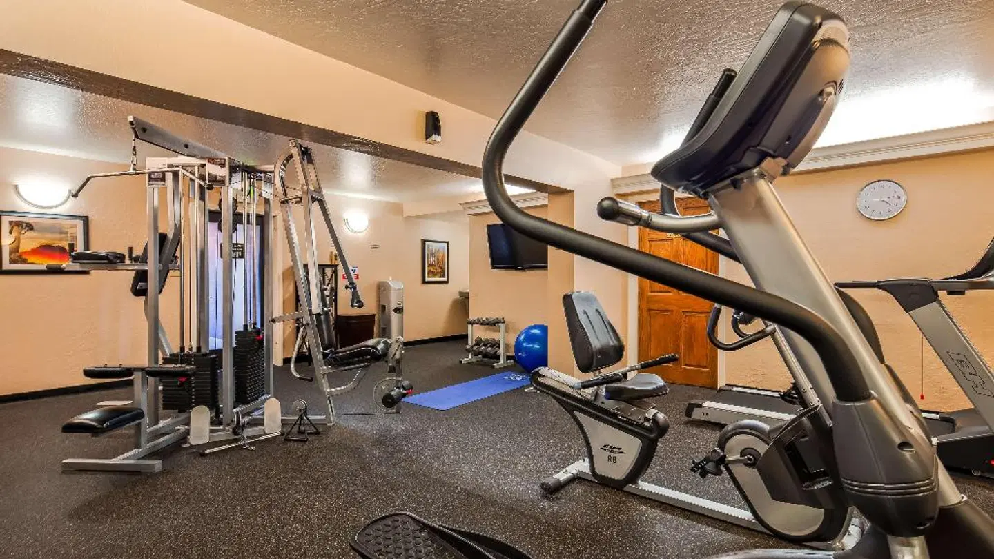 Best Western PLUS Hilltop Inn SPORTS_AND_LEISURE