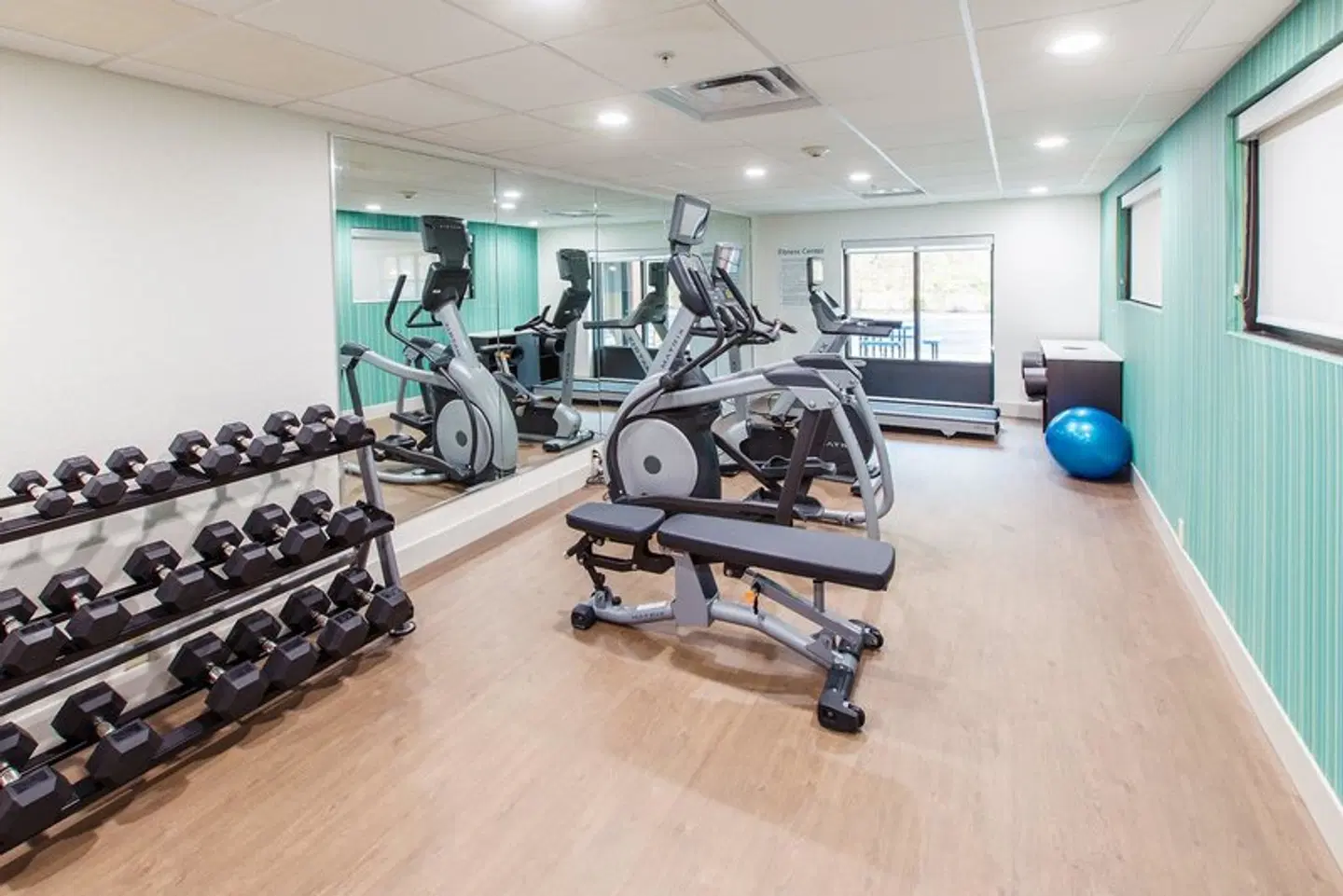 Holiday Inn Express & Suites Harriman by IHG SPORTS_AND_LEISURE