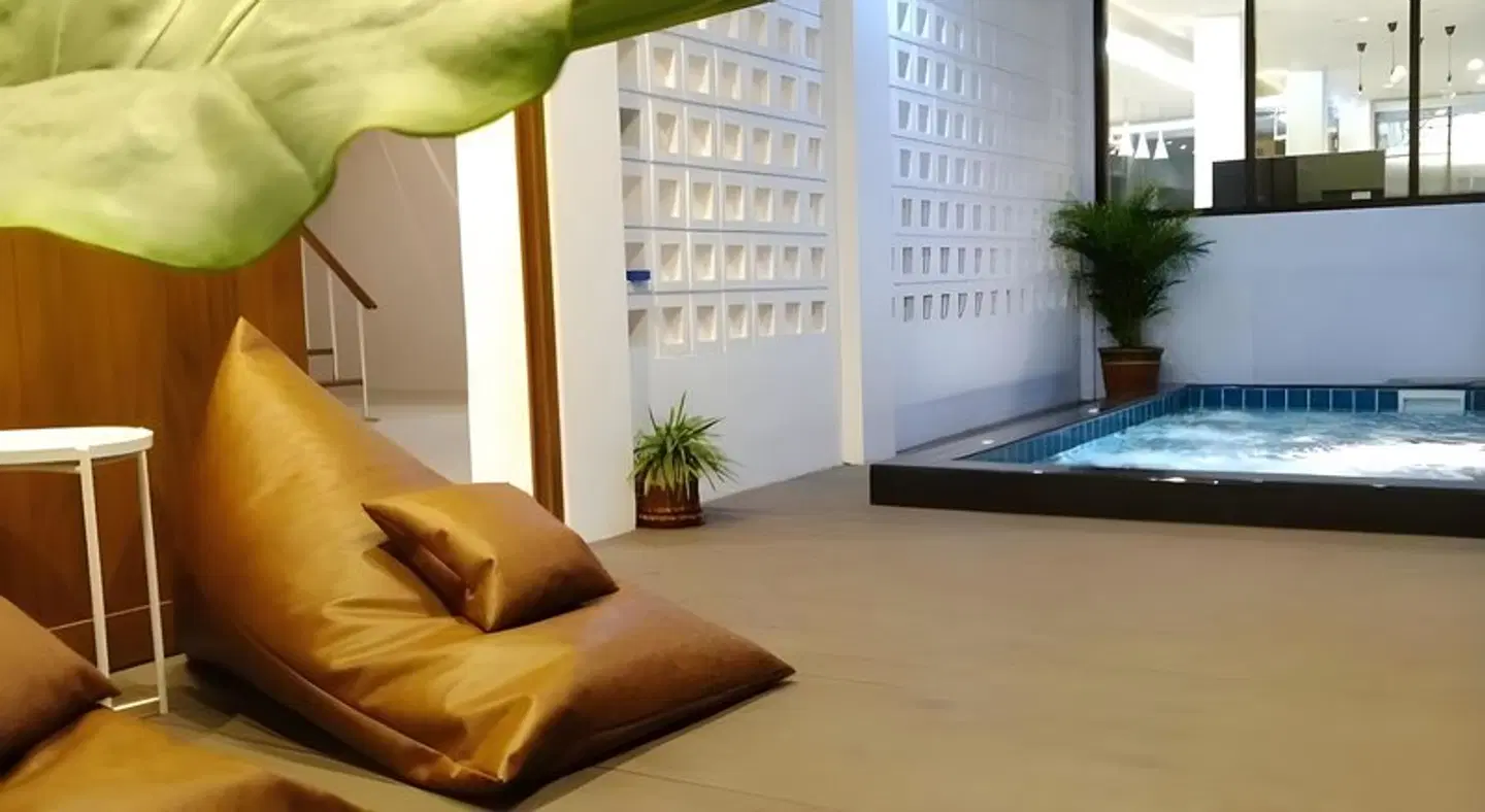 WEE HOSTEL LOUNGE_LOBBY