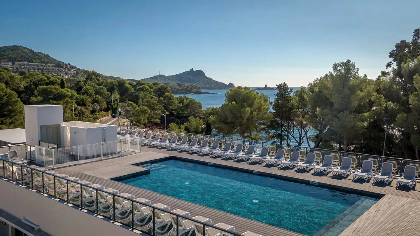 SOWELL RESIDENCES Les Chênes Verts OUTDOOR_POOL