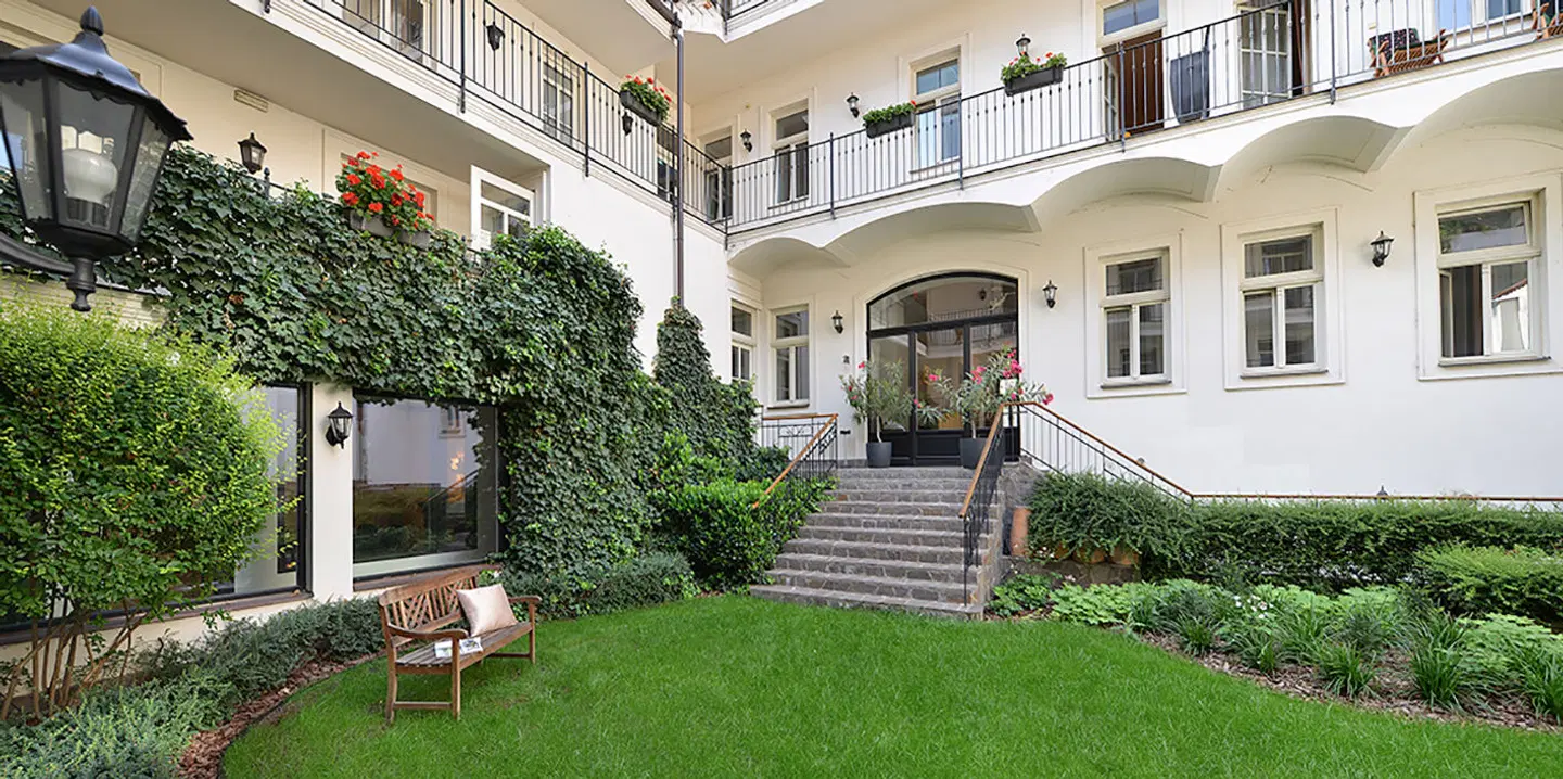Angelis EXTERIOR