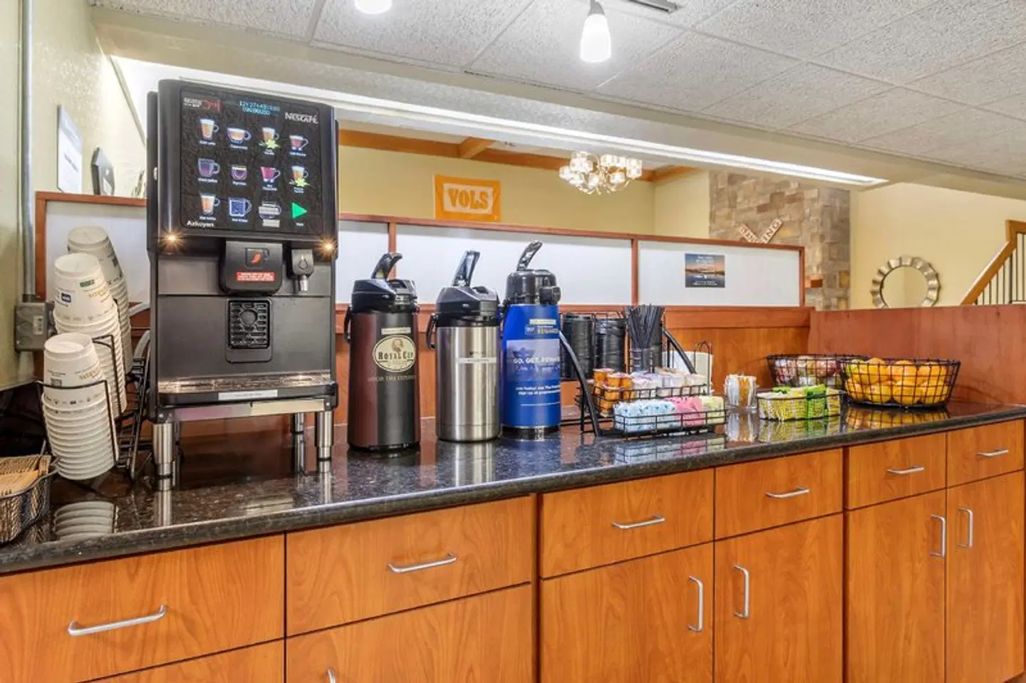 Best Western Plus Cedar Bluff Inn Bar