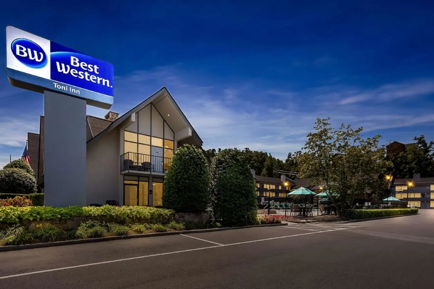 Best Western Toni Inn EXTERIOR