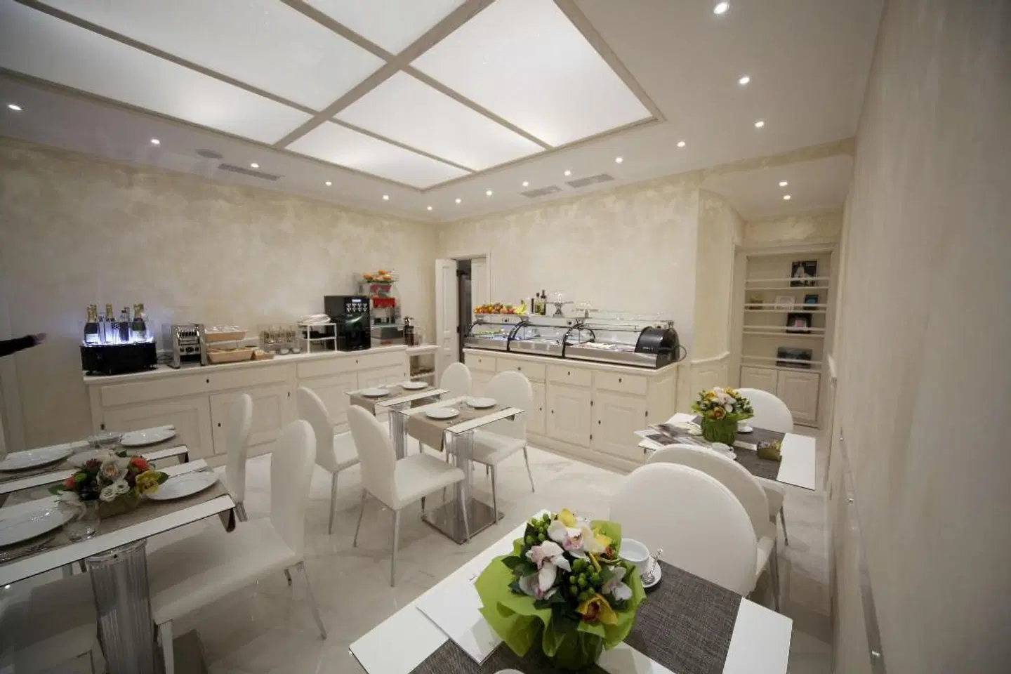 Maison Tritone Restaurant