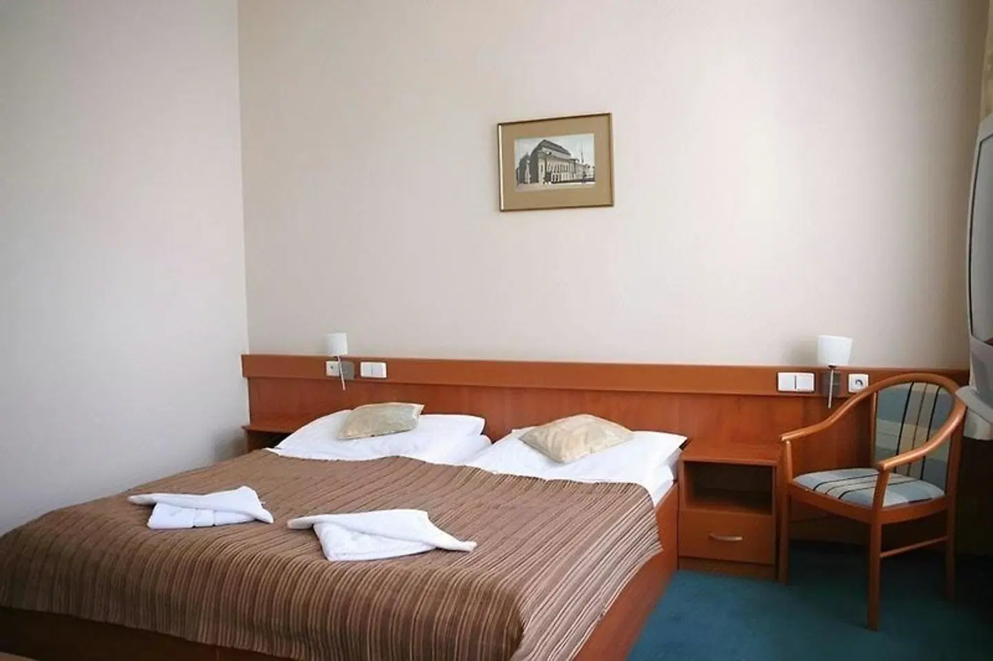 Alton ROOM_EXAMPLE