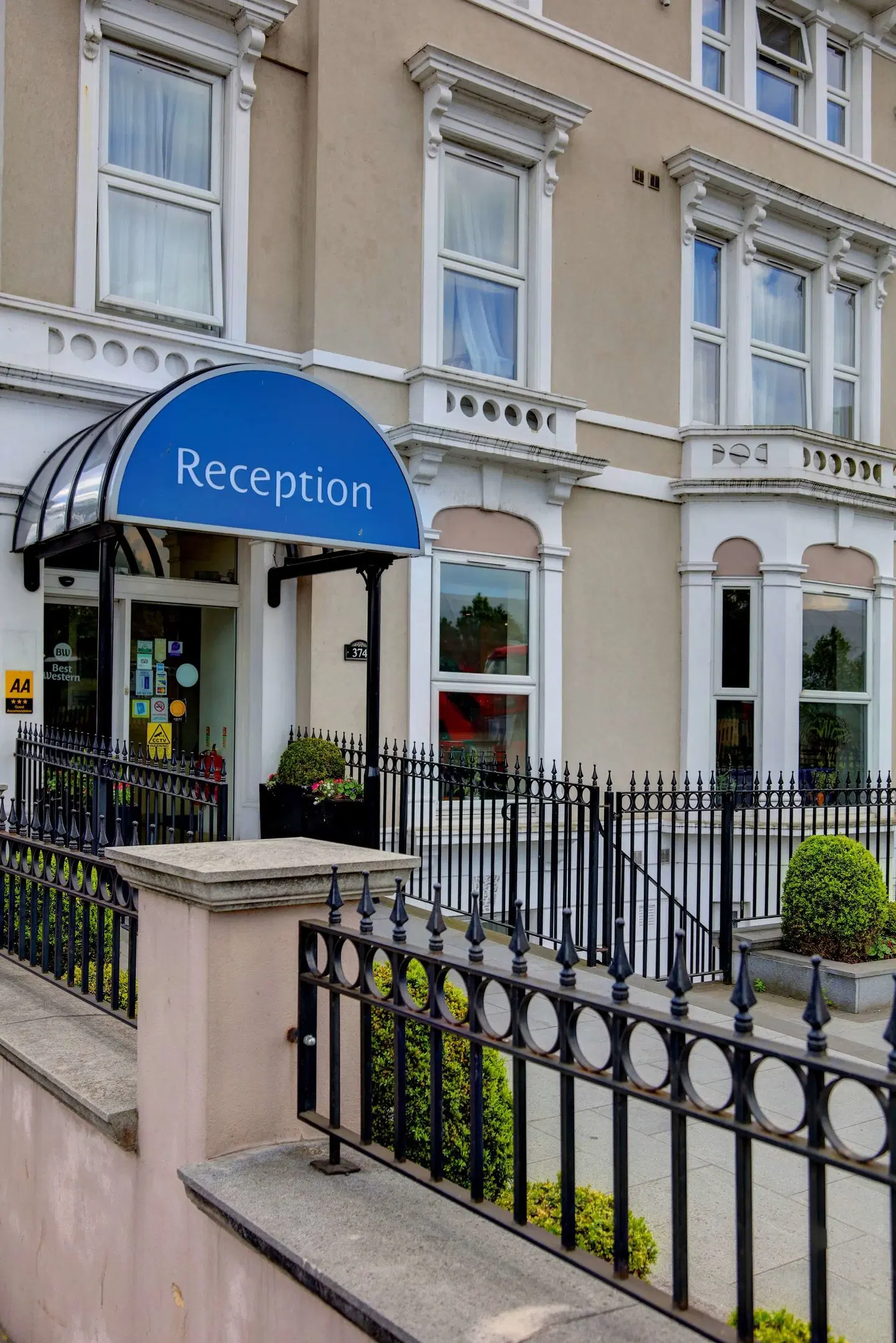 Best Western London Highbury EXTERIOR