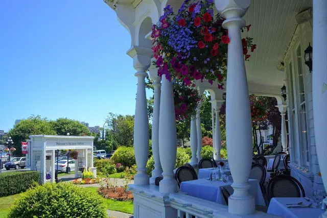 Huntingdon Manor Hotel Terrasse