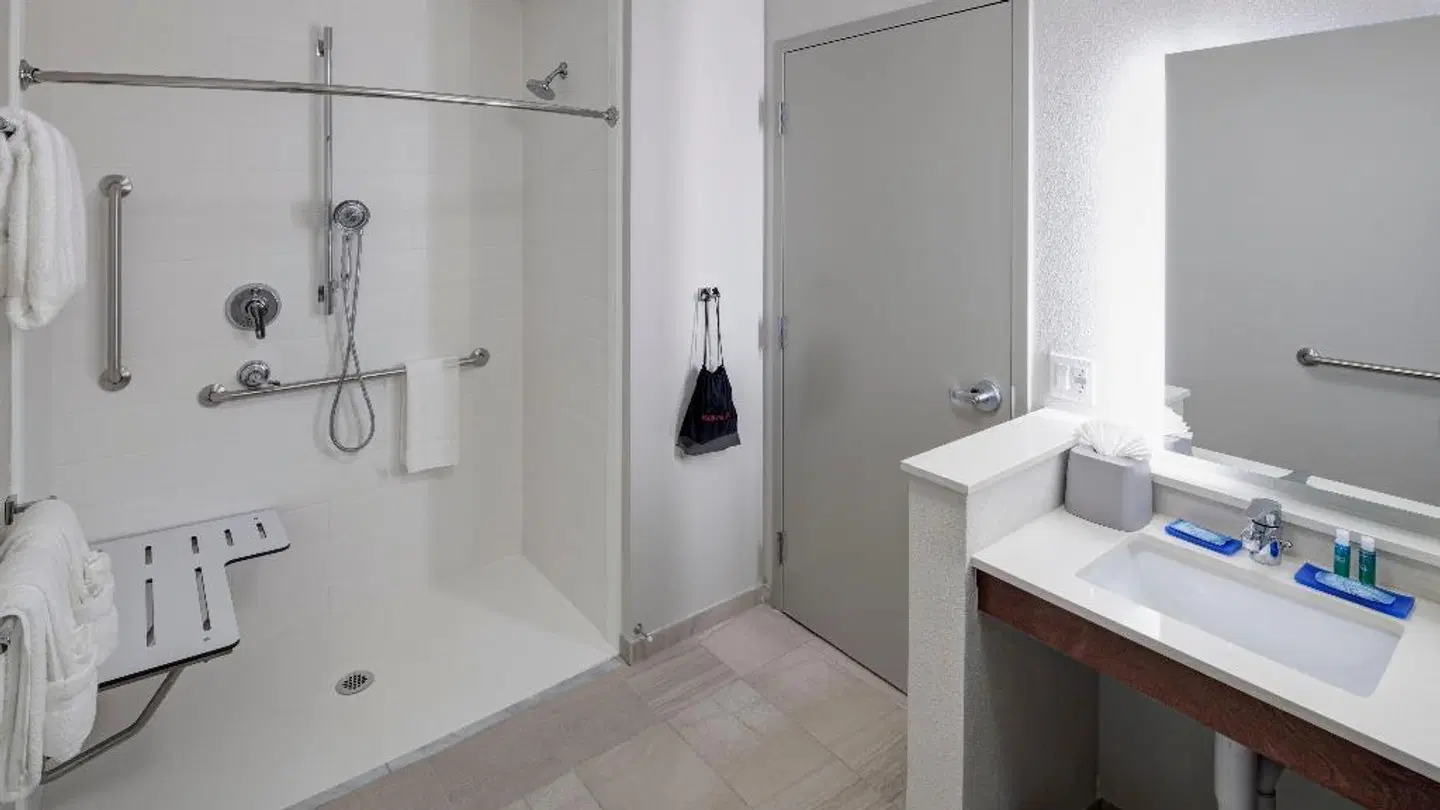 Holiday Inn Express & Suites Orlando At Seaworld Badezimmer