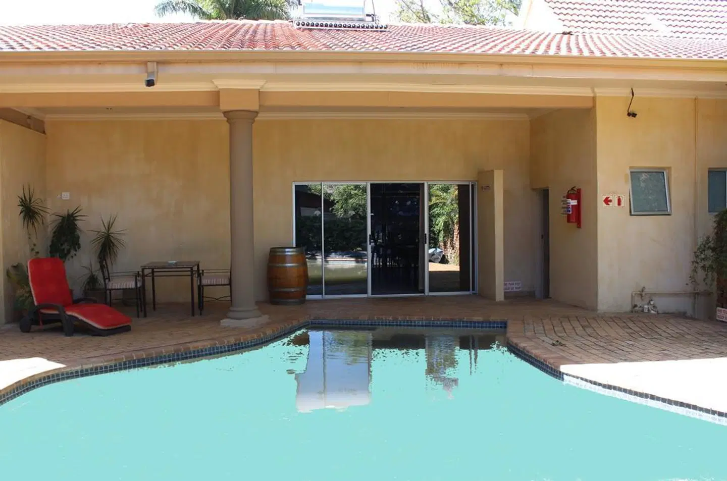 Ya Rena Guest House Hallenbad