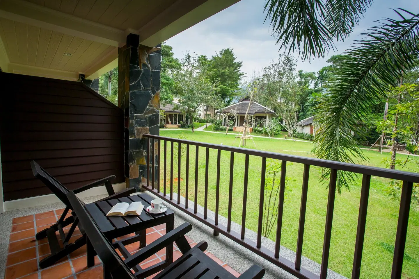 The Leaf on the Sands by Katathani TERRACE