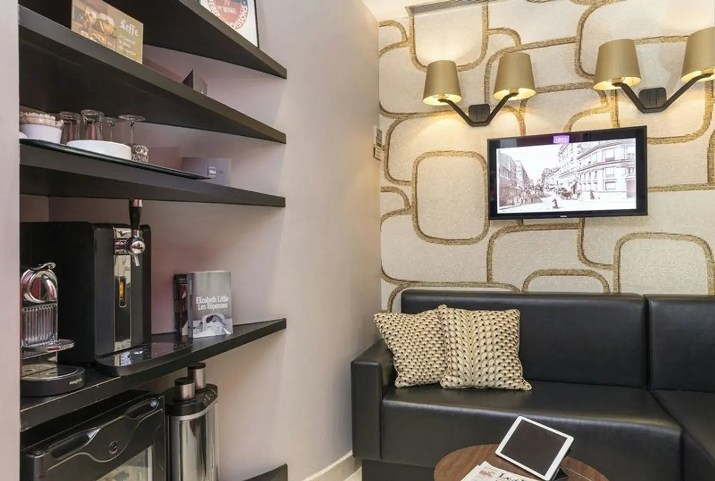 Yllen Eiffel ROOM_EXAMPLE