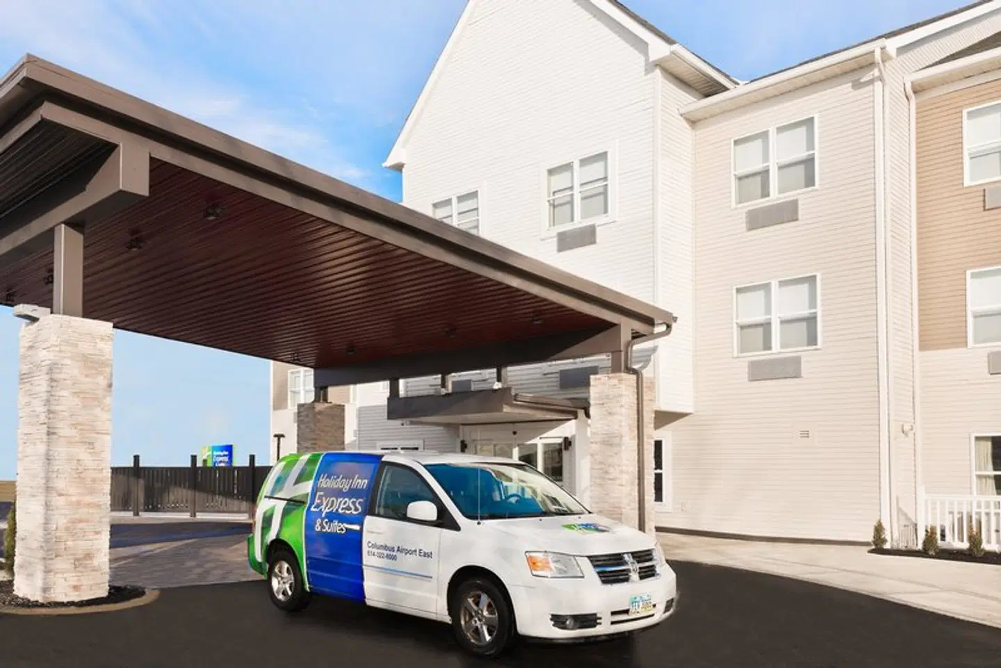 Holiday Inn Express & Suites Columbus Airport East by IHG EXTERIOR