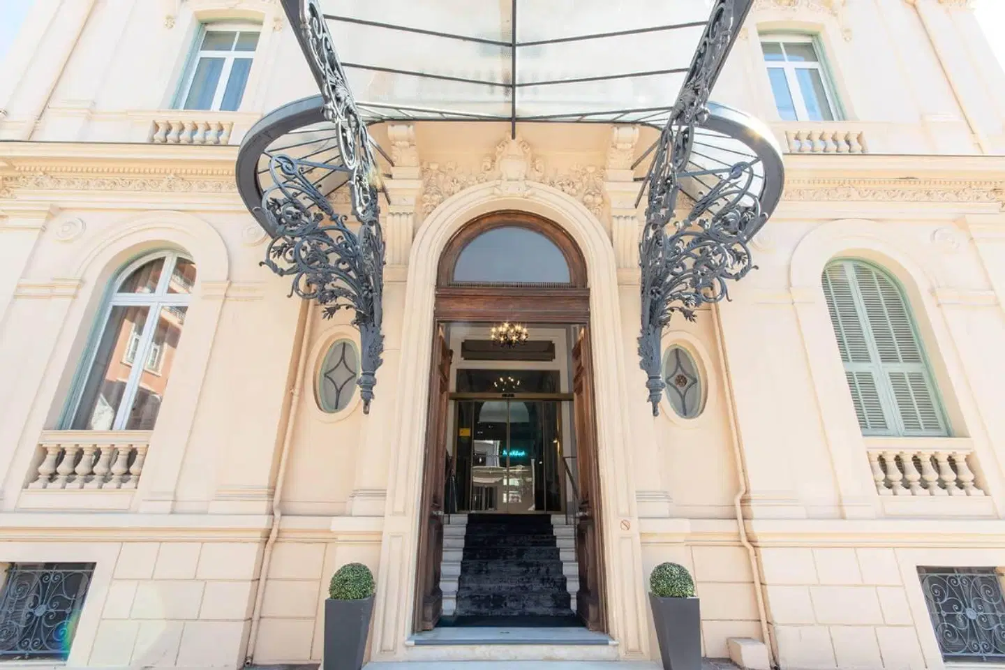 Vendome EXTERIOR