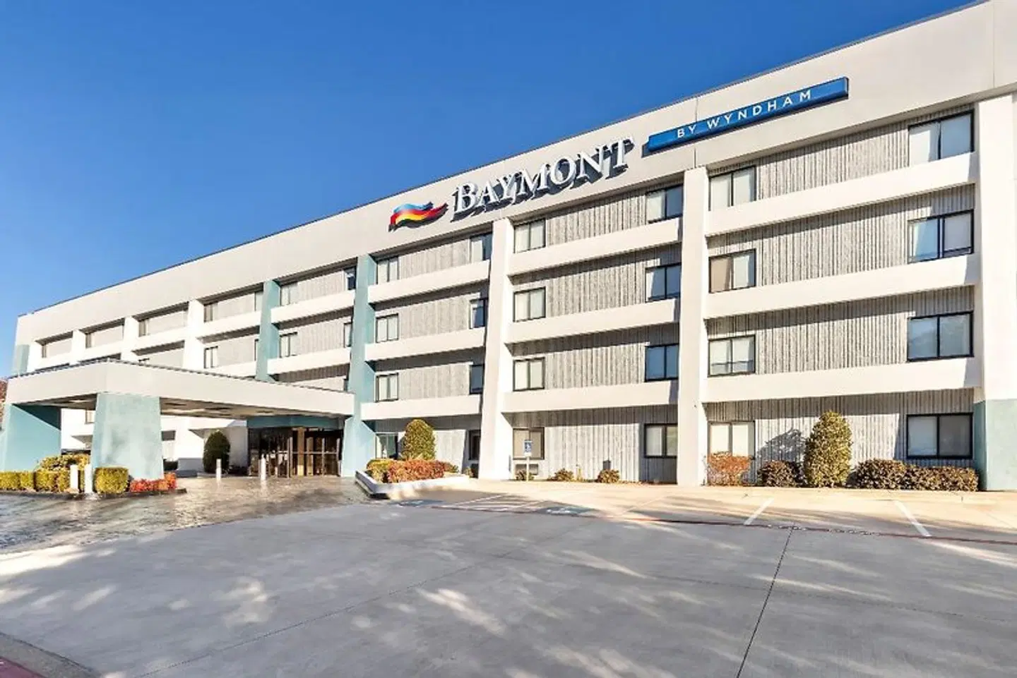 Baymont by Wyndham Arlington At Six Flags Dr EXTERIOR