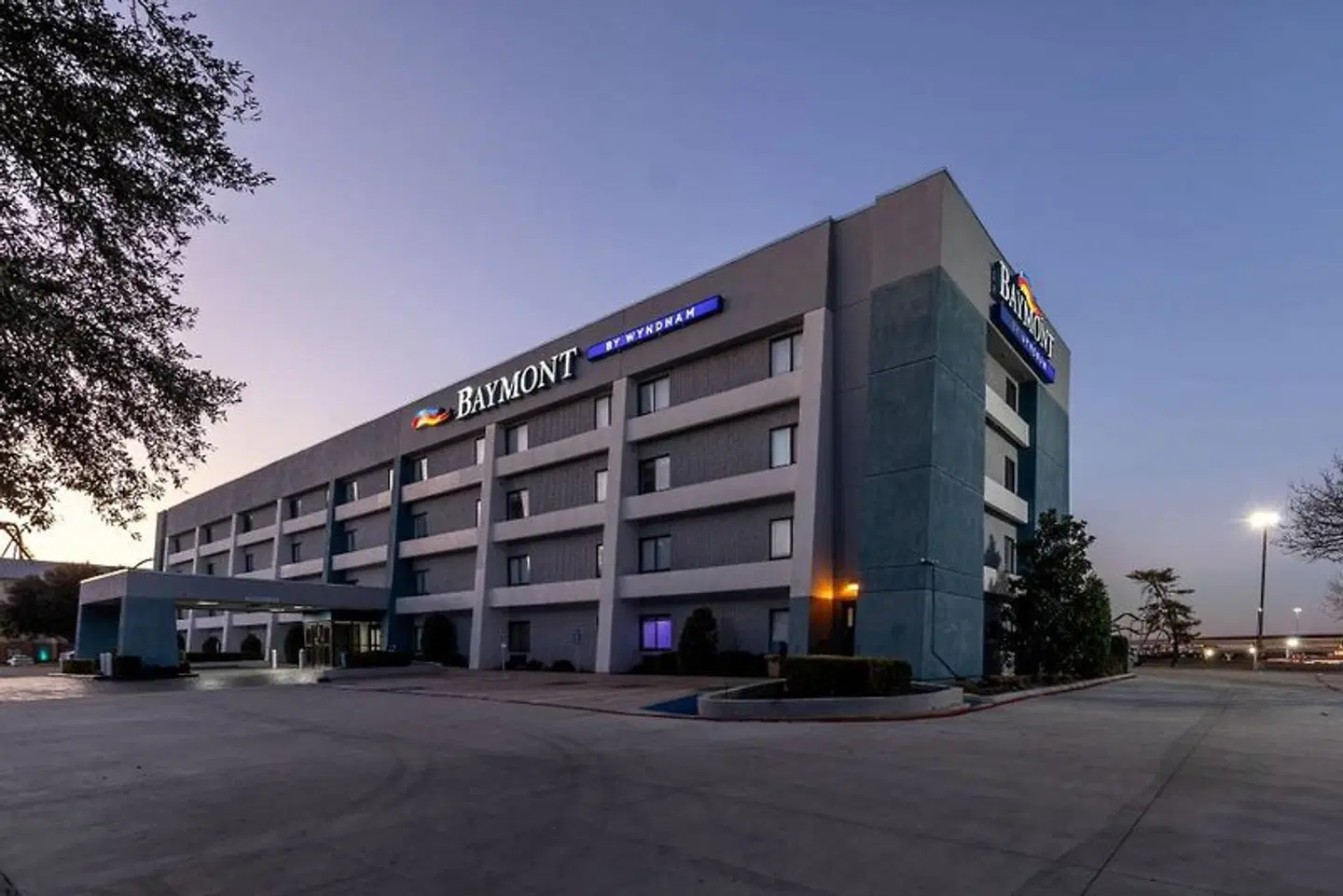 Baymont by Wyndham Arlington At Six Flags Dr EXTERIOR