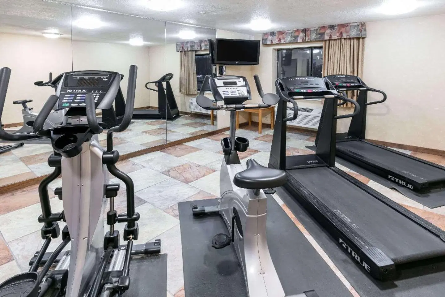 Baymont by Wyndham Arlington At Six Flags Dr SPORTS_AND_LEISURE