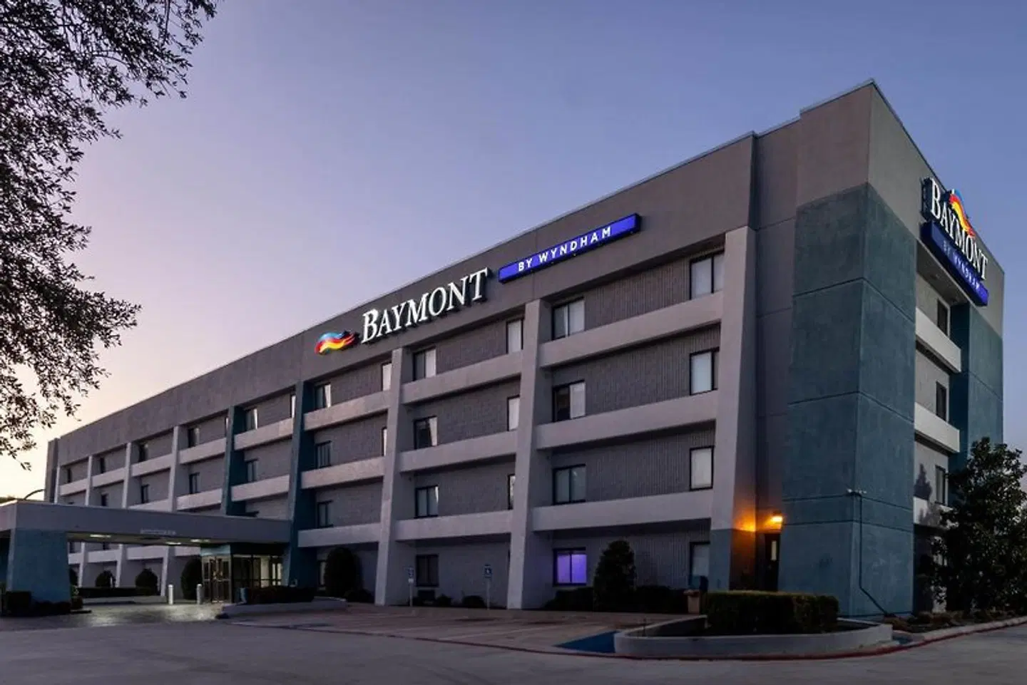 Baymont by Wyndham Arlington At Six Flags Dr EXTERIOR