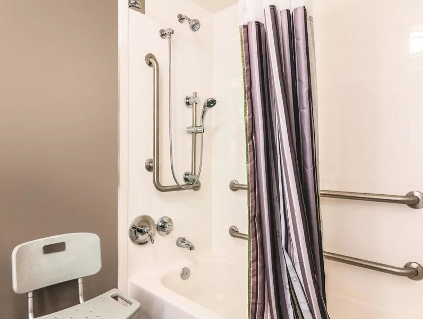 La Quinta Inn & Suites by Wyndham Shreveport Airport Badezimmer