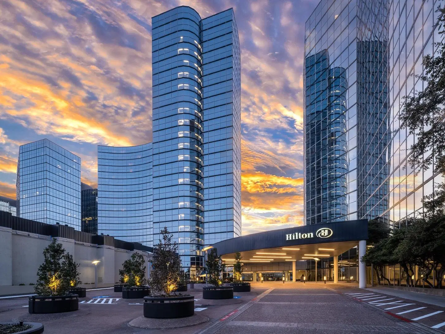 Hilton Dallas Lincoln Centre EXTERIOR