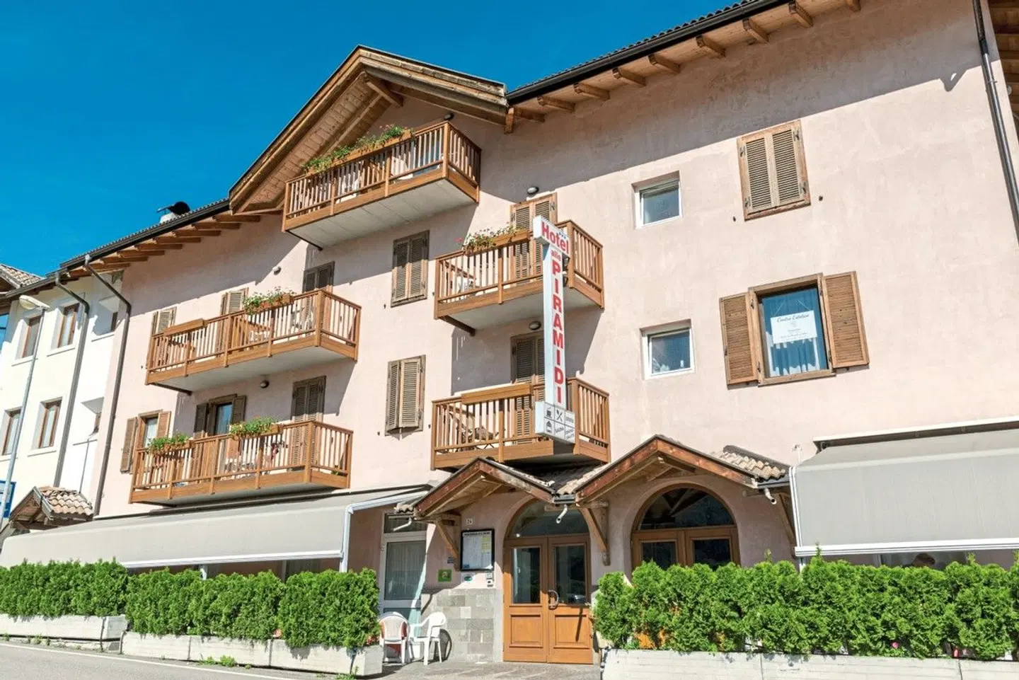 Alle Piramidi EXTERIOR