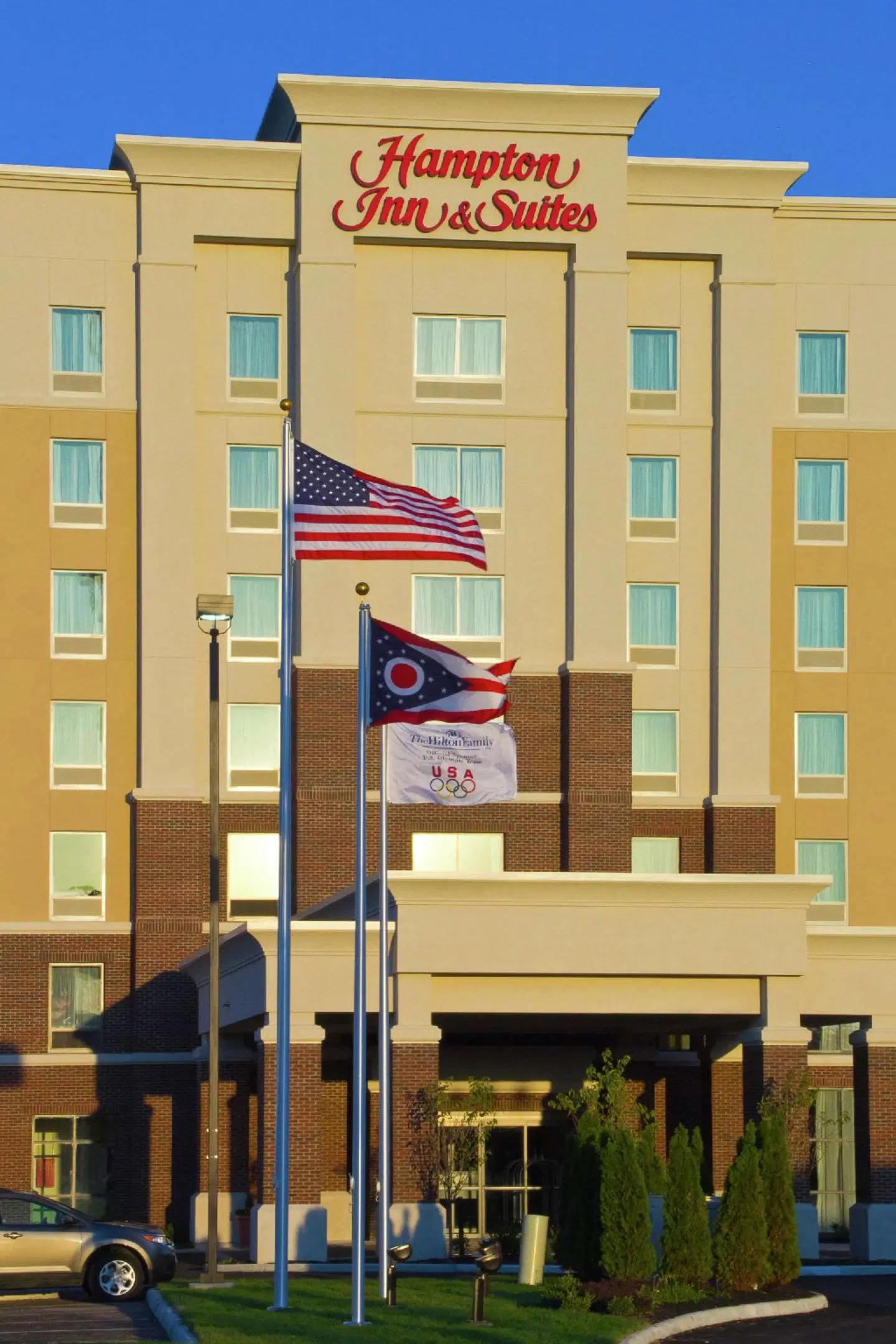 Hampton Inn & Suites Columbus/University Area EXTERIOR