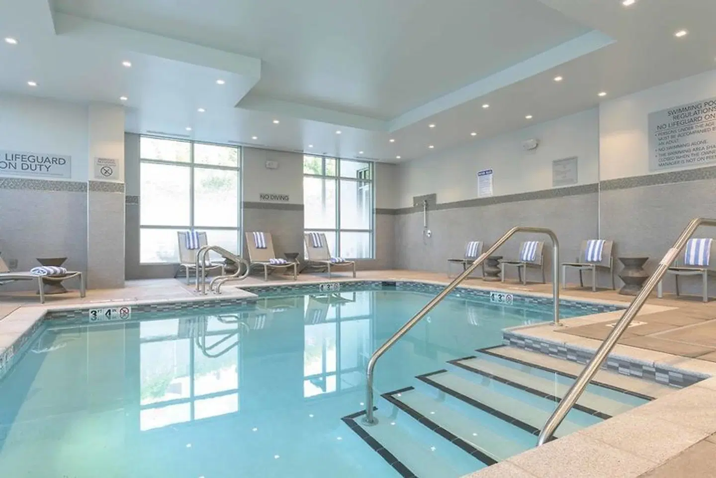 Courtyard by Marriott Edgewater NYC Area Hallenbad