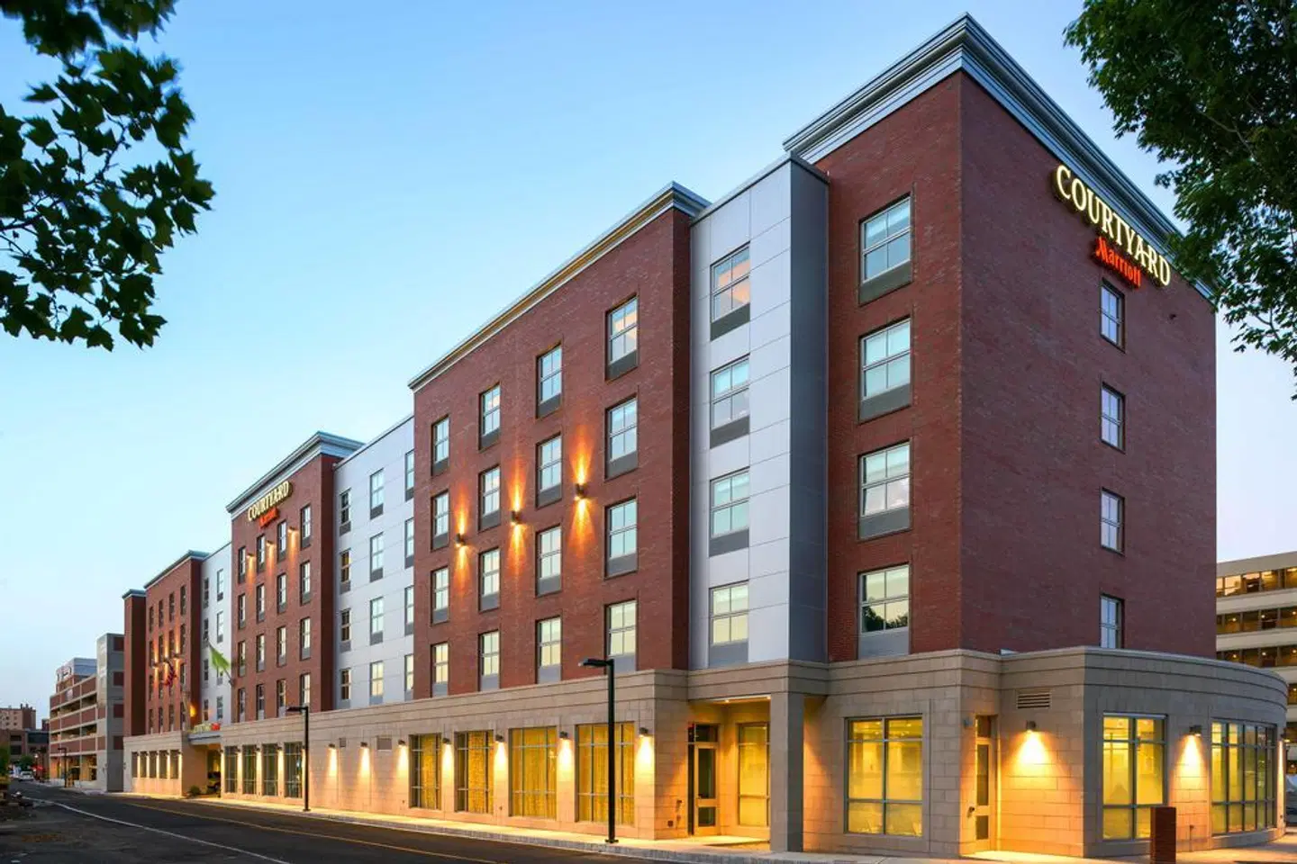 Courtyard by Marriott Edgewater NYC Area EXTERIOR